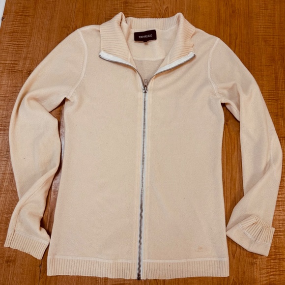 Tony Melillo sweater. beige size M very soft - Picture 9 of 9